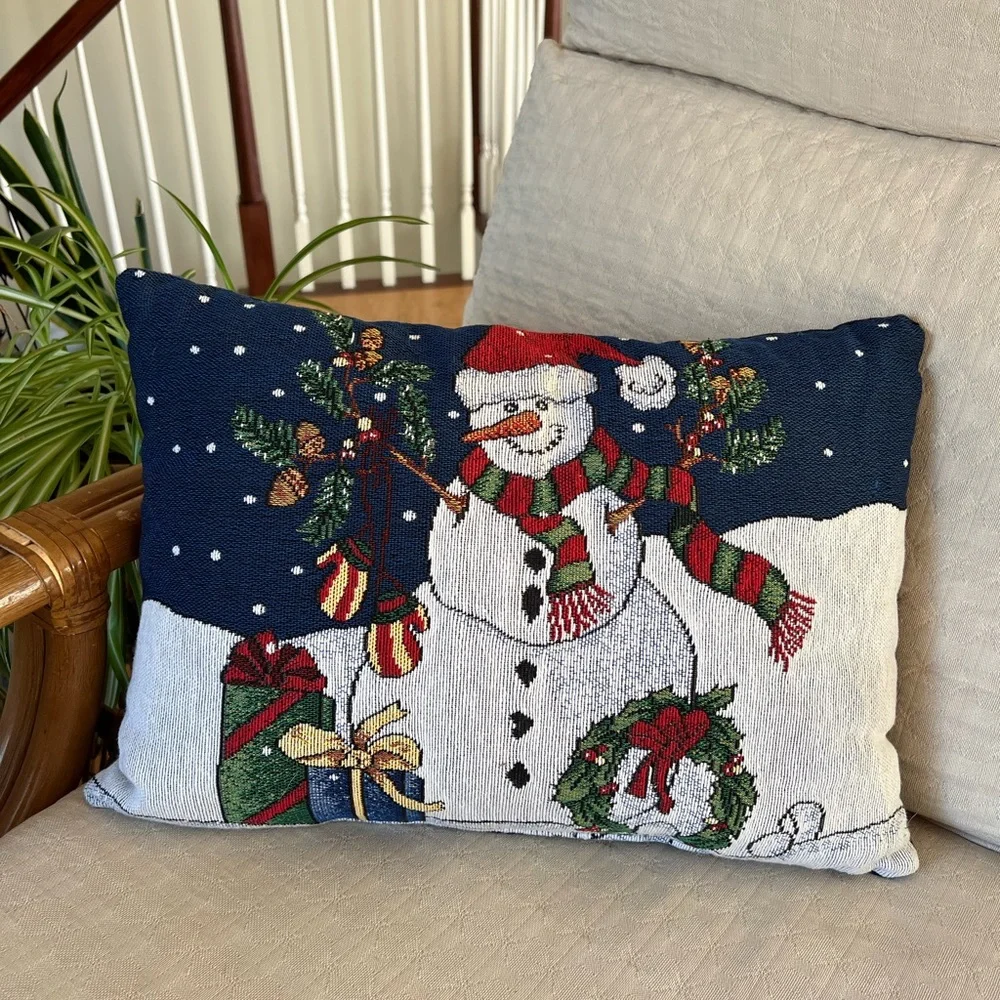 Snowman accent pillow.